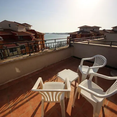 Menada In Marina Cape Апартамент *